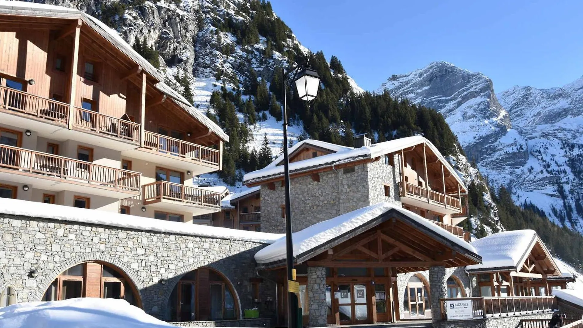 Bel Appartement Avec Piscine, Sauna Et Parkings A Pralognan-La-Vanoise - Fr-1-464-217
