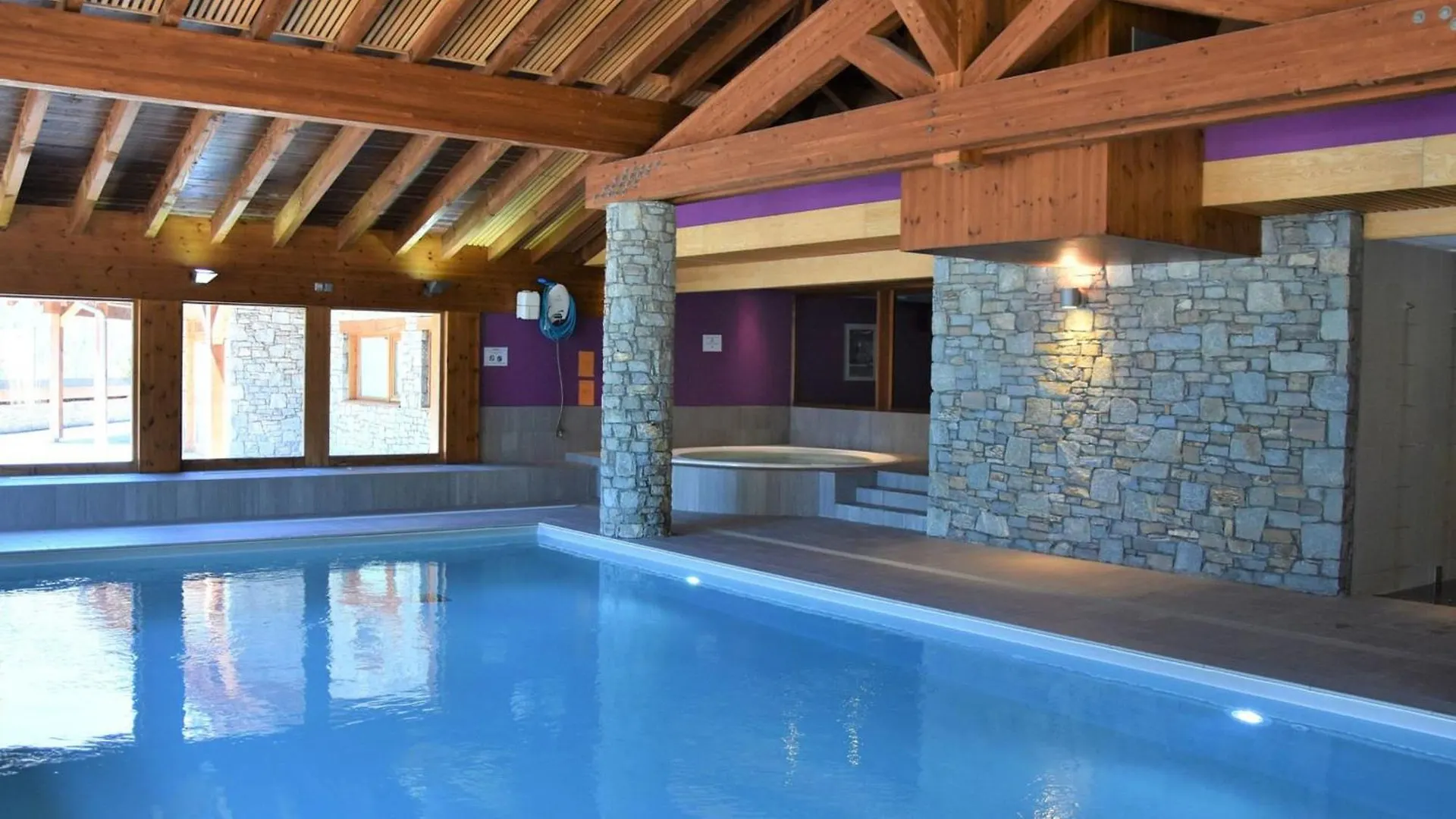 Bel Appartement Avec Piscine, Sauna Et Parkings A Pralognan-La-Vanoise - Fr-1-464-217 0*,  Francia